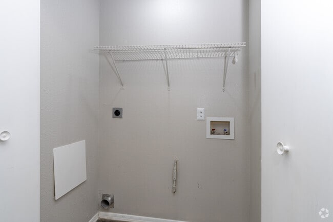 2BR, 2BA - 1,025SF - Laundry Room