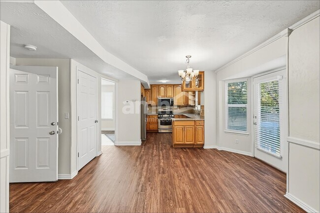 860 Country Club Dr