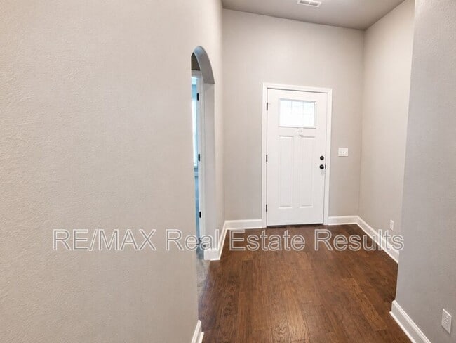 Photo - 511 Melrose Pl