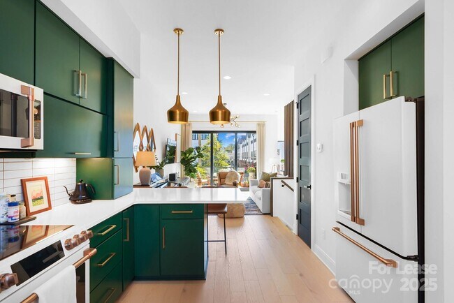 Photo - 3301 Spencer St