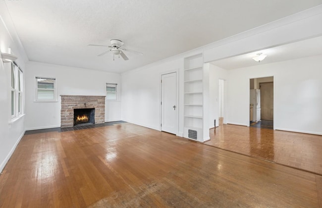 Building Photo - Discover Comfort & Charm in a Prime Location: 2BD/1B Single-Family Home!