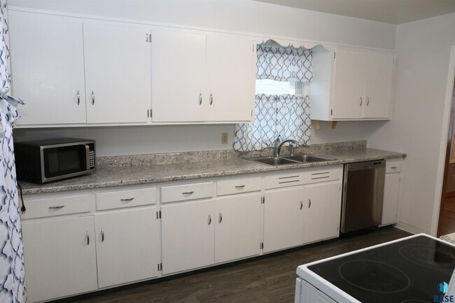 Photo - 1905 S Western Ave