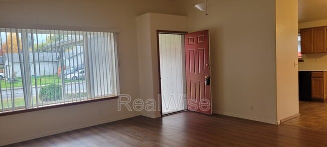 Photo - 2210 SW Bridge St