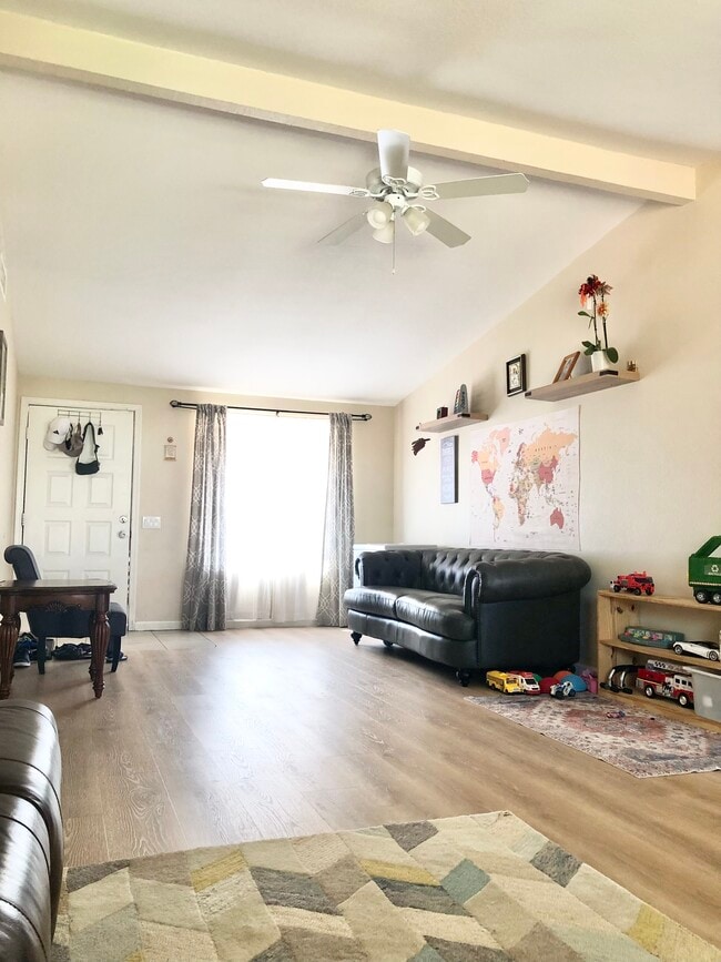 Photo - 1138 E Avenida Grande