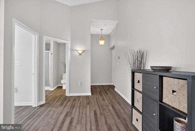 Building Photo - 2443 Blue Spring Ct Unit 302