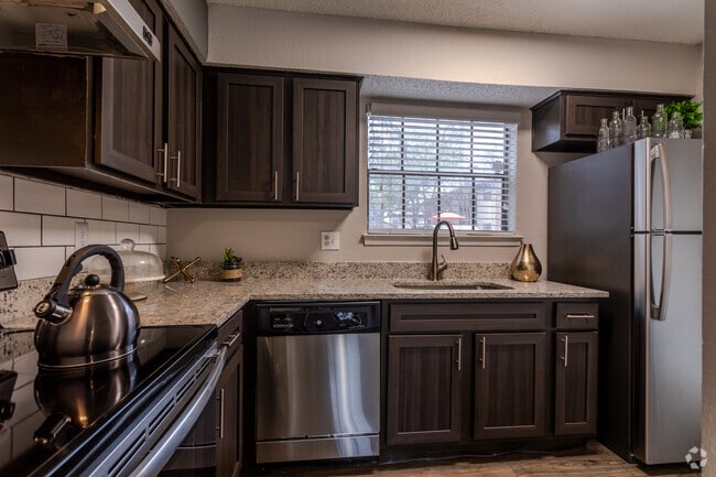 1BR, 1BA - 674SF A1 - Kitchen