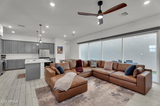 Photo - 280 E Aster Dr