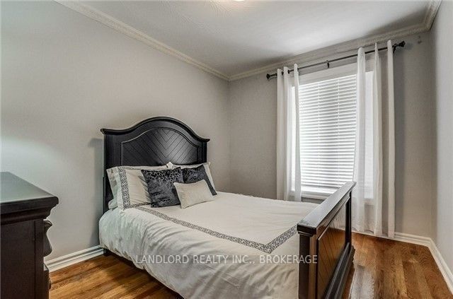 Photo - 28 Holwood Ave Unité Upper