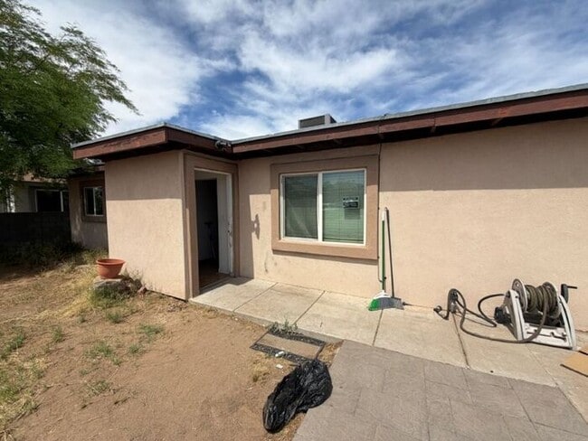 Building Photo - 2346 E Lynne Ln