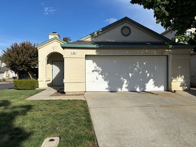 Building Photo - Oakley Single Story with Community Pool!