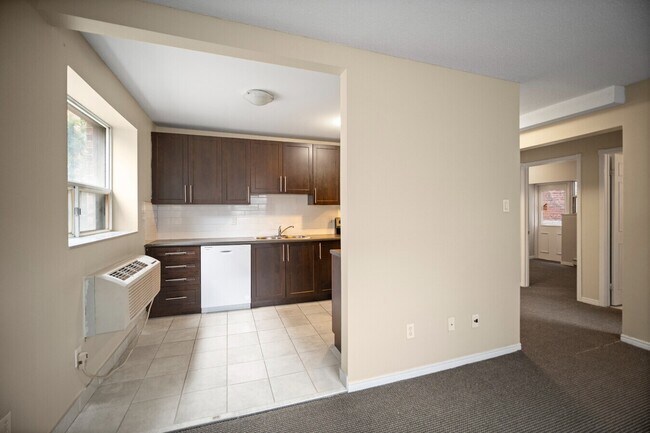 Photo - 1383 Bathurst