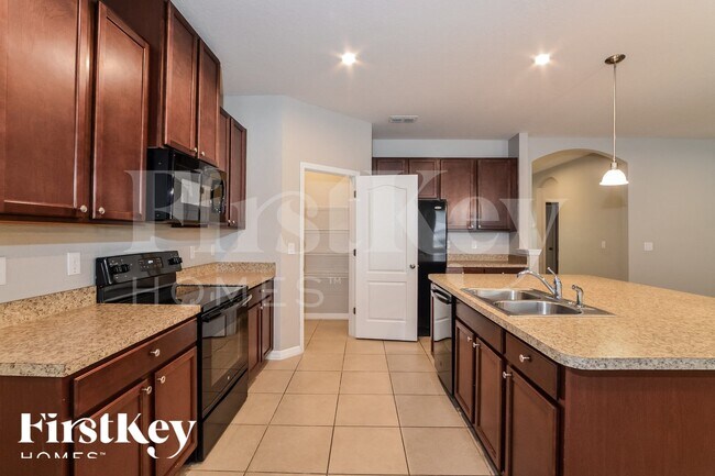 954 Glazebrook Lp