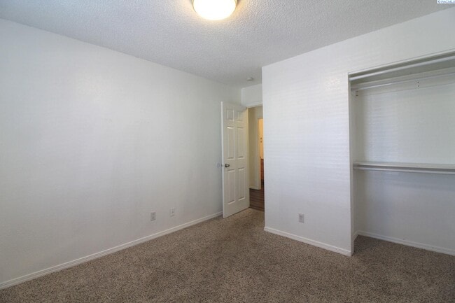 Photo - Updated 2 Bed/1 Bath Kennewick Apartment i...