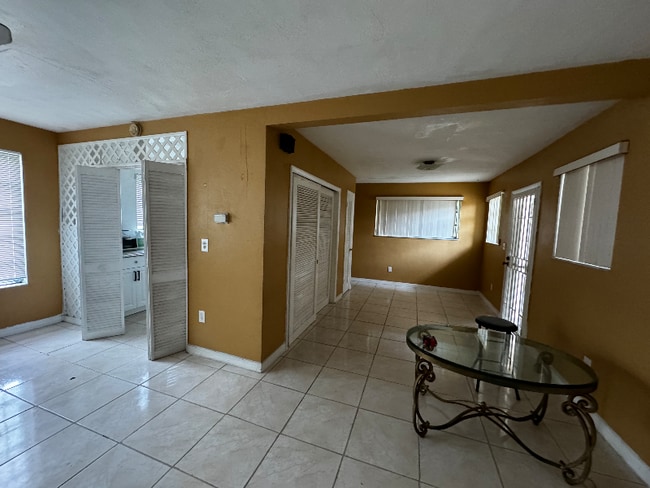 50 NE 163rd St Unit Efficiency