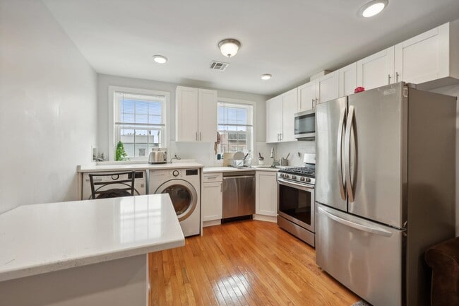 Building Photo - 240.5 South St Unit 3