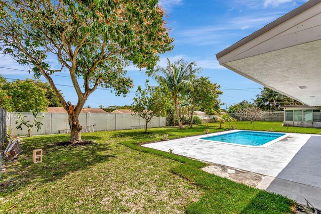 Photo - 1250 SW 6th Way