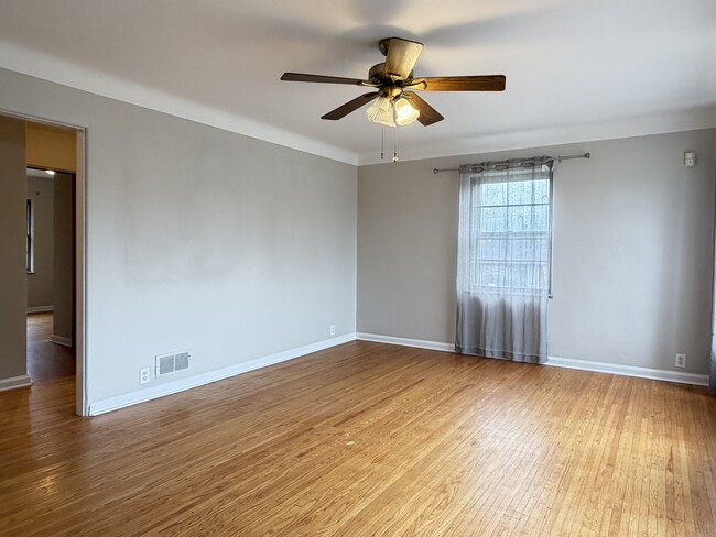 Photo - 5430 E 11th St