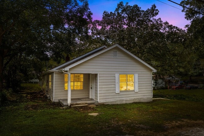 Beautiful Fully Renovated Midfield Home - Beautiful Fully Renovated Midfield Home