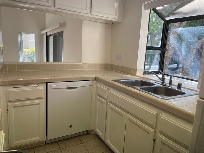Photo - Adorable 1 bed 1 bath Apartment in Agoura Hills! Unit A