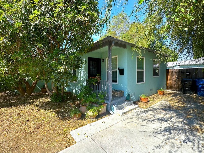 Building Photo - Charming 3-Bedroom, 1.5 Bath Home in Seren...