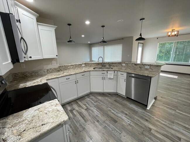 Photo - Charming and Modern 2 bedroom Home with Den!
