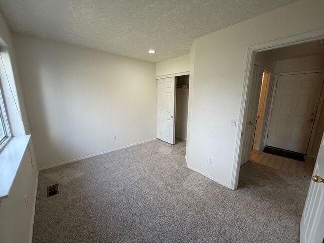 Photo - 3 Bedroom 2 bath Duplex