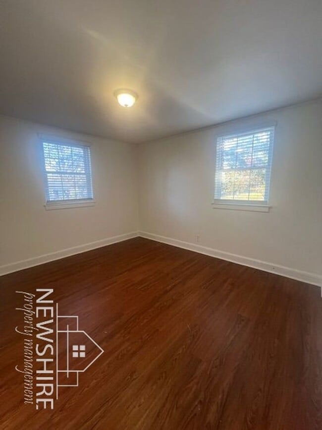 Photo - 208 Crestfield Rd