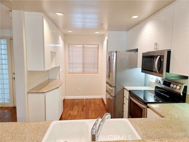 Photo - 2233 Martin Unit 217