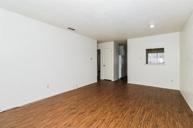 Photo - 323 W William Cannon Dr