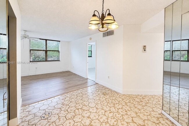 9101 Lime Bay Blvd Unidad 315