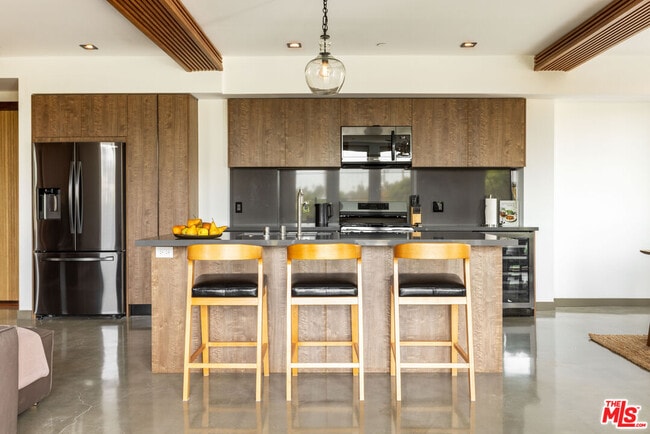 Photo - 547 N Sweetzer Ave Unit 102