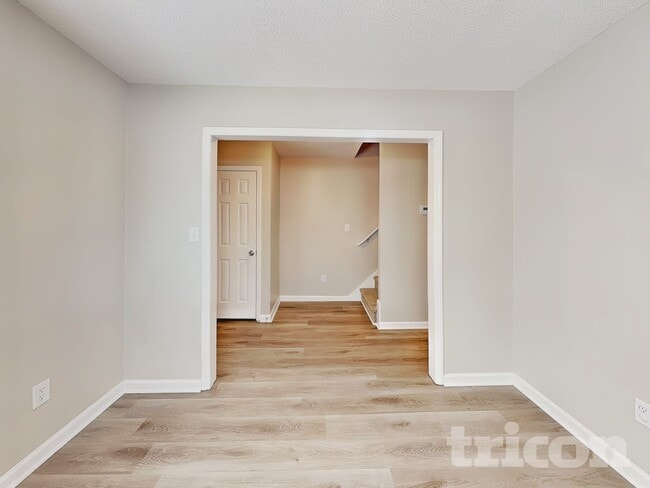 Photo - 4417 Woodlawn Dr