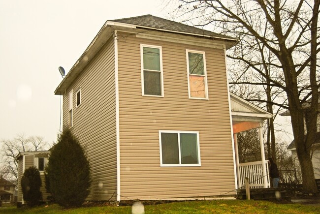 Building Photo - 84 Curtis Ave