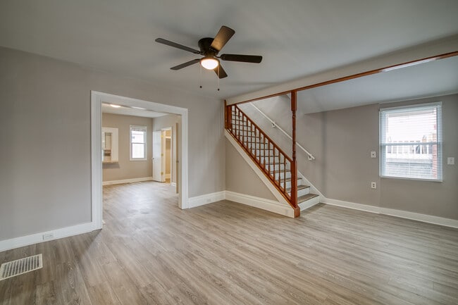 Photo - 1330 Maude Ave NE