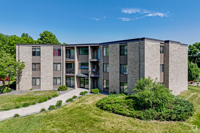 Oakwood Court Apartments - Oakwood Court Apartments