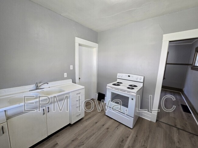 Photo - 506 Fowler St