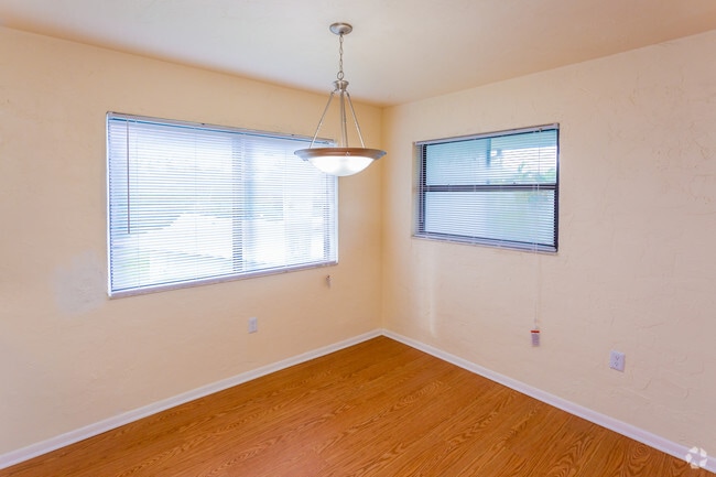2BD, 2BA - 1200SF Remodeled