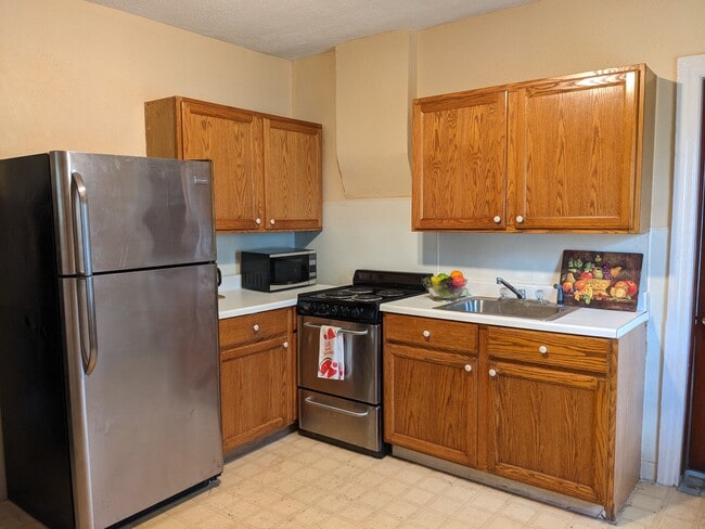 Photo - 905 W 9th St