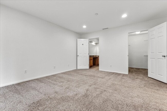 Photo - 3136 Lake Dr