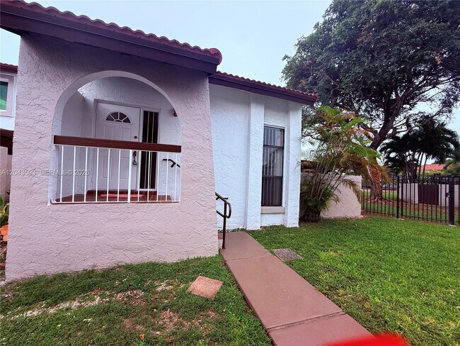 Photo - 9909 NW 9th St Cir