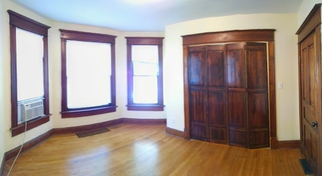 Pisos de madera noble en toda la casa - 824 Michigan Ave Unidad Apt #2