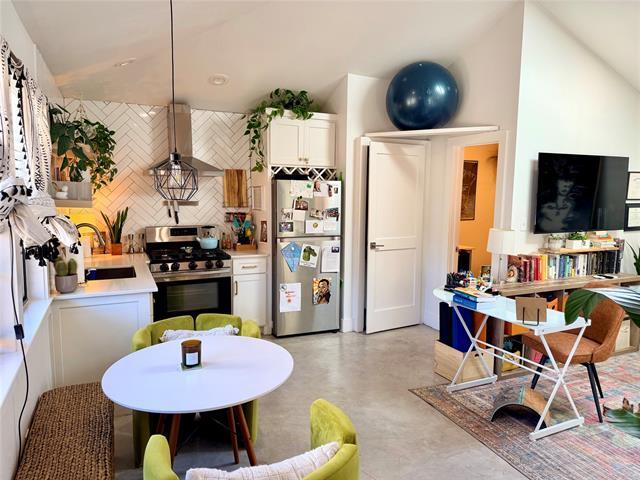 Photo - 315 Easton Rd