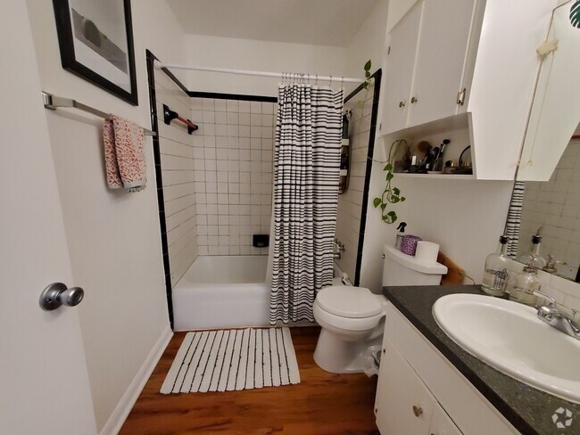Building Photo - 1126 Hollow Creek Dr Unit #4 Rental