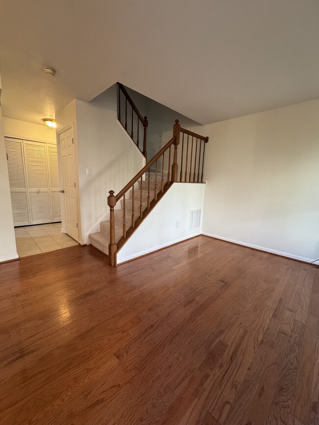 Photo - 6091 Netherton St