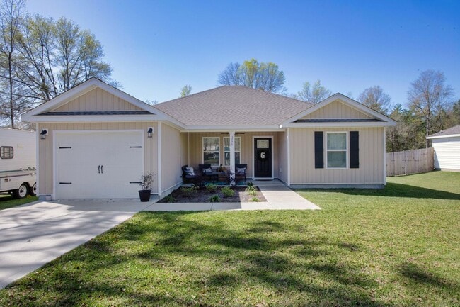 Building Photo - 3 bedrooms 2 bathrooms Rental