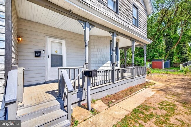 216 W Division St