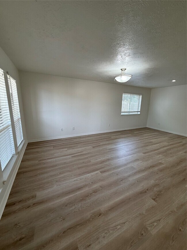 Photo - 17011 Macleish Dr