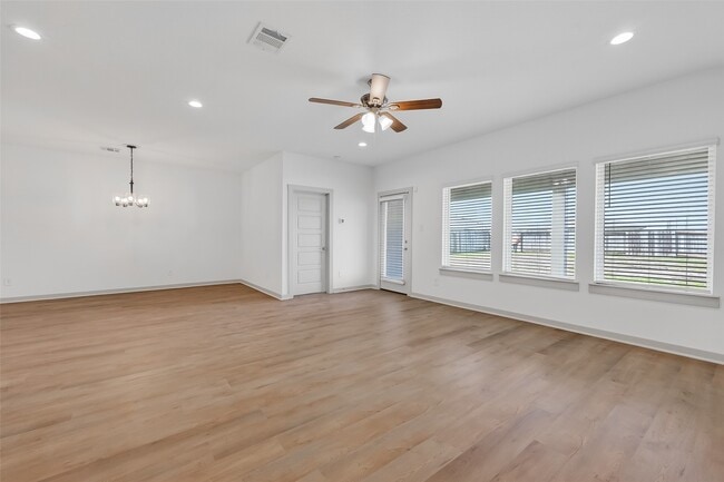 Building Photo - 827 Silver Kettle Dr