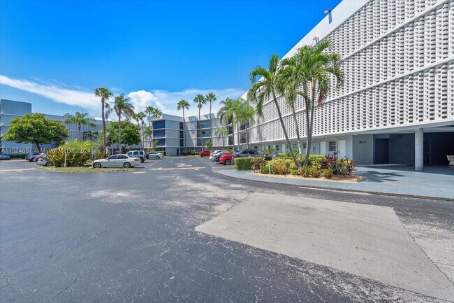 Photo - 873 NE 195th St