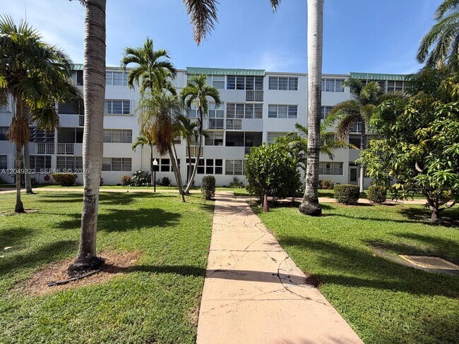 Building Photo - 1333 E Hallandale Beach Blvd Unit 119